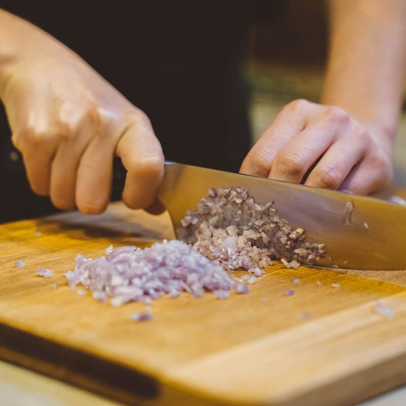 Comment bien tenir son couteau de Chef ? - Atma Kitchenware