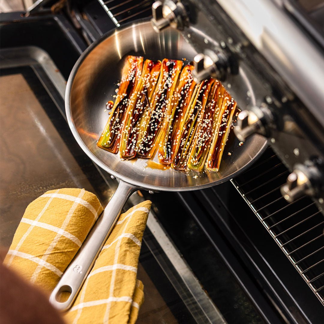 Comment cuisiner dans des poêles en inox ? - Atma Kitchenware