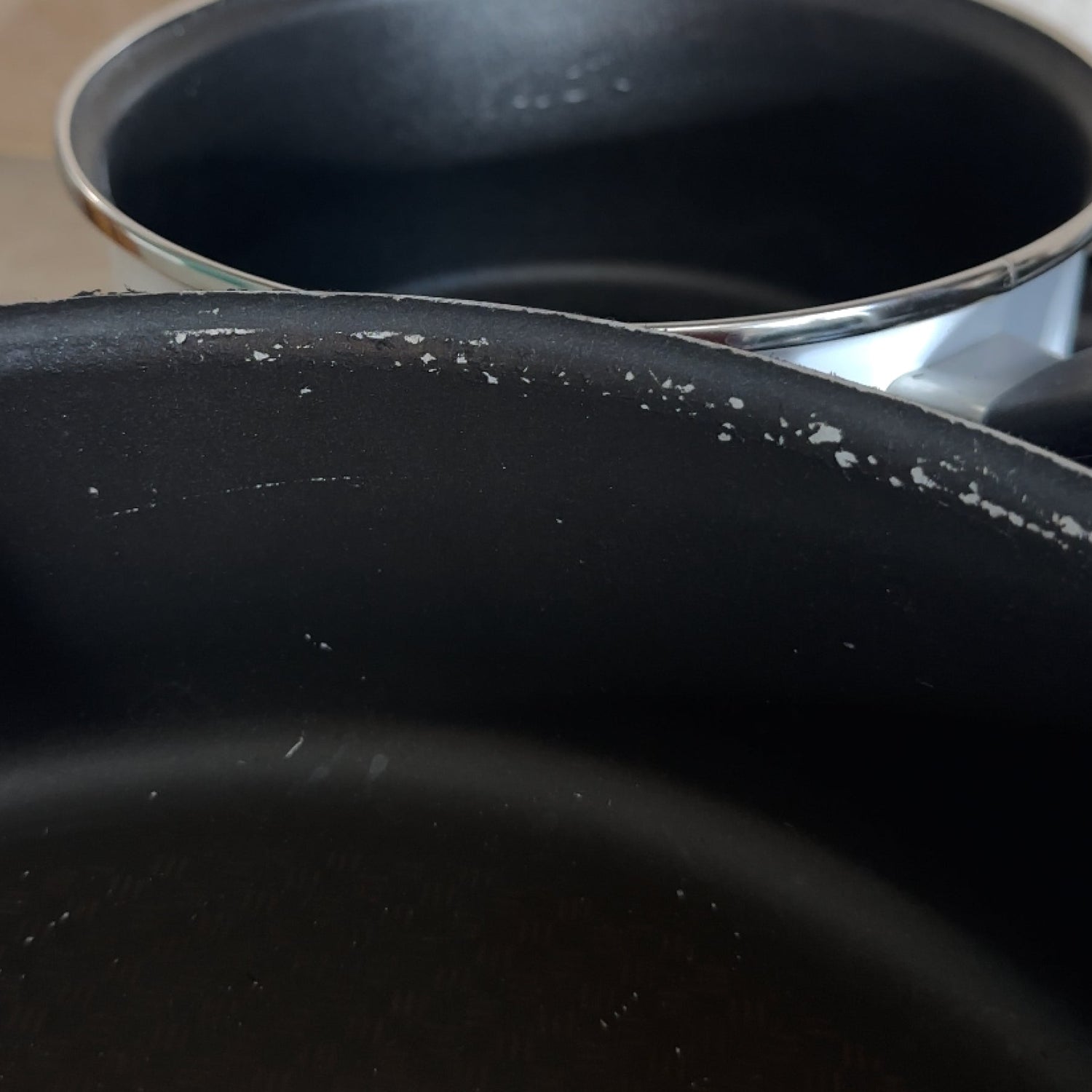 Quels sont les risques liés aux revêtements anti-adhésifs ? - Atma Kitchenware