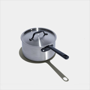 1 casserole de 18cm avec couvercle