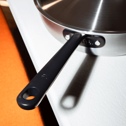 La sauteuse idéale en inox, manche noir - 26 cm - Atma Kitchenware
