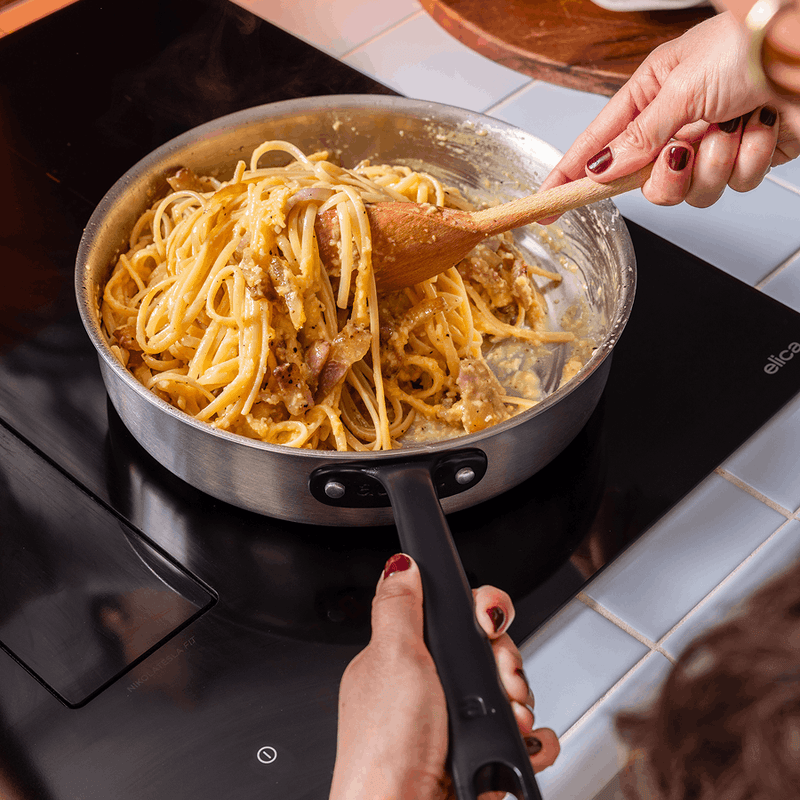 La sauteuse idéale en inox, manche noir - 26 cm - Atma Kitchenware