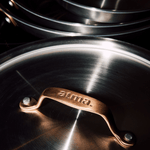 Le grand faitout en inox et son pasta pot, poignées bronze - Atma Kitchenware