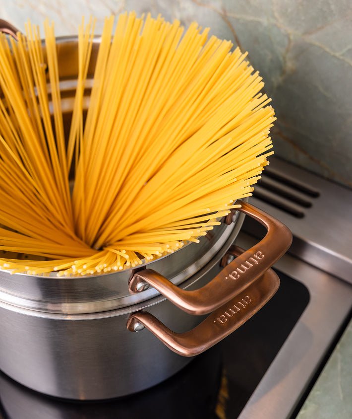 Le grand faitout en inox et son pasta pot, poignées bronze - Atma Kitchenware