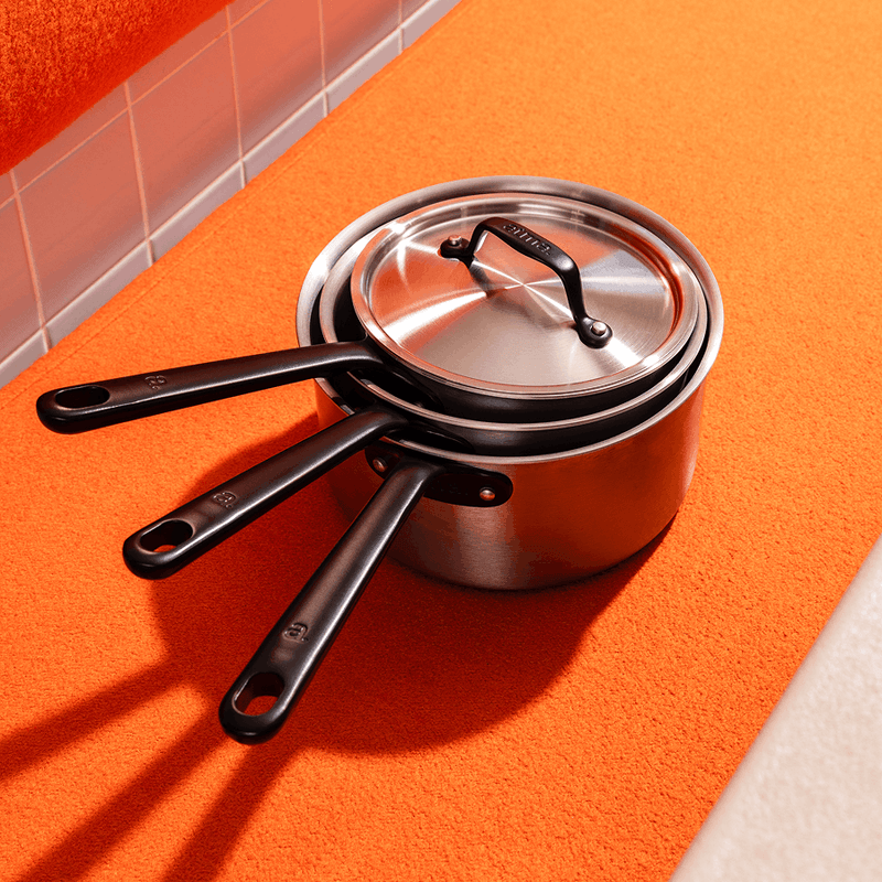 Le trio de casseroles parfaites en inox avec manches noirs - Atma Kitchenware